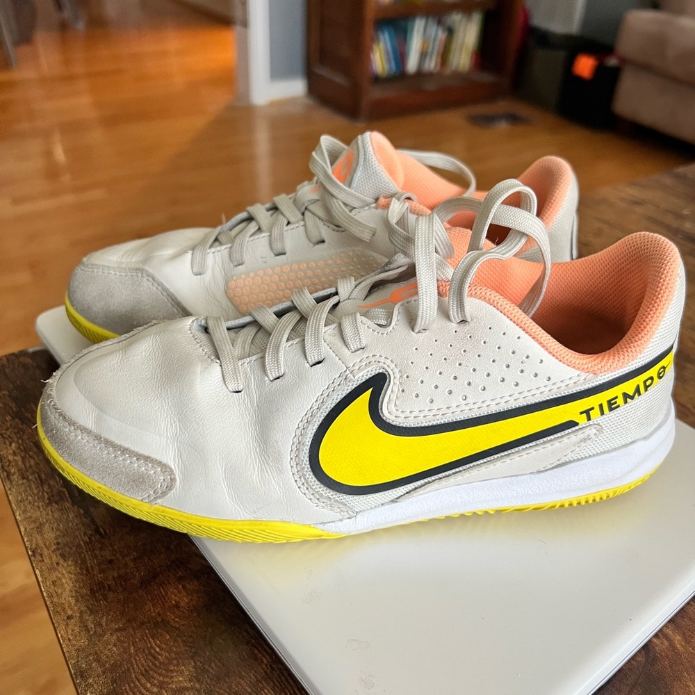 Futsol court shoes 1.5y